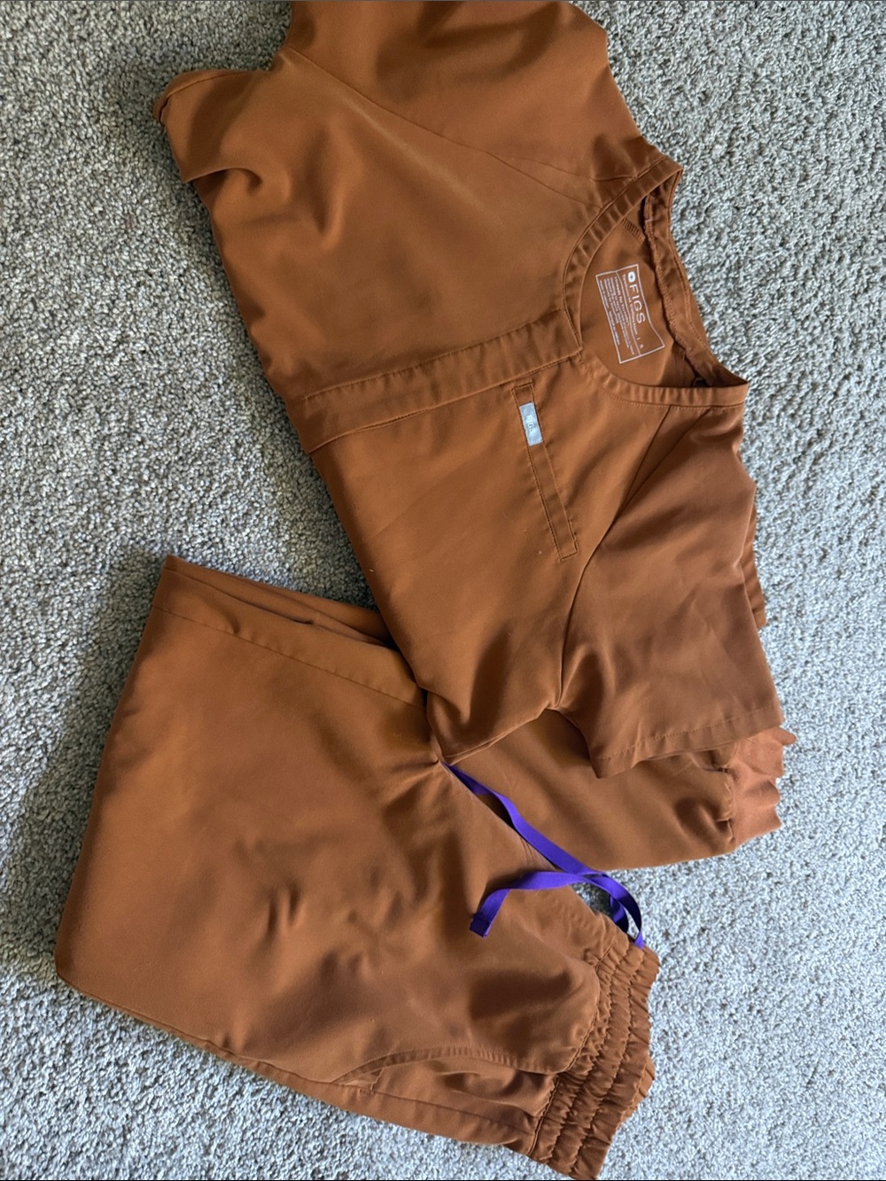 FIGS Men’s Rust Brown Jogger Scrub Set